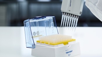 eptips_biobased_sterile_reload_tips_on_pipette_1460x822px