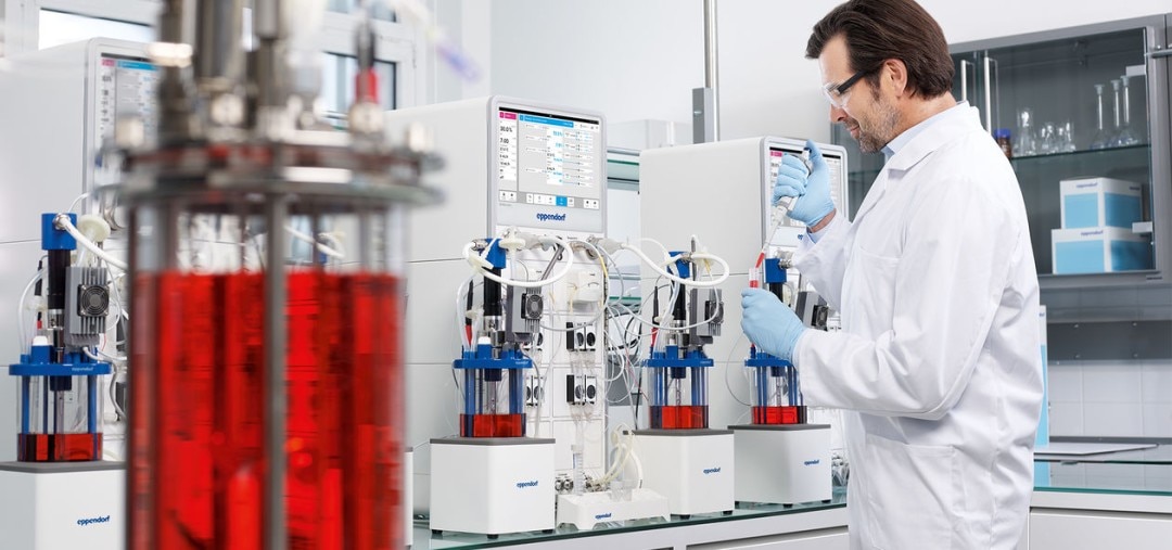 SciVario twin bioreactor control system with two single-use bioreactors BioBLU from Eppendorf