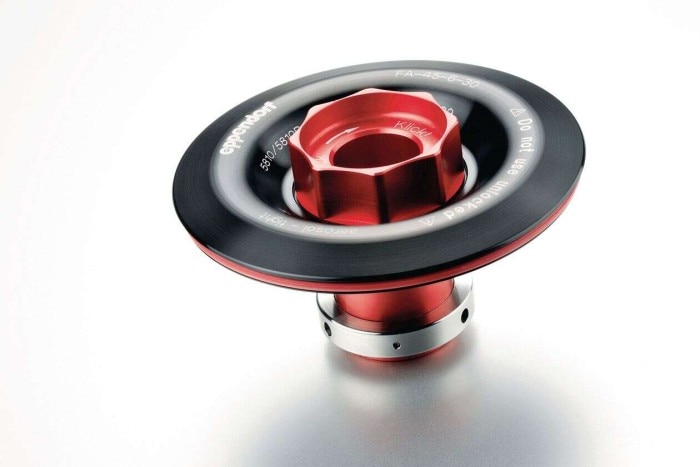 A black centrifuge rotor lid with a red knob symbolizing aerosol-tightness.