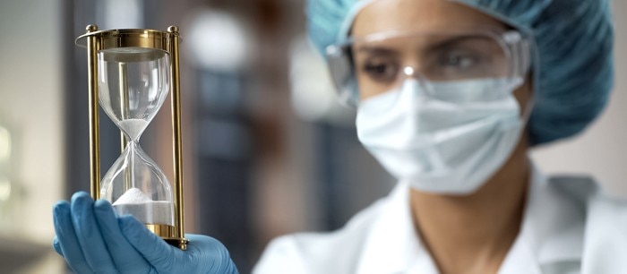 header_female_scientist_ppe_hourglass_1260x550_890375