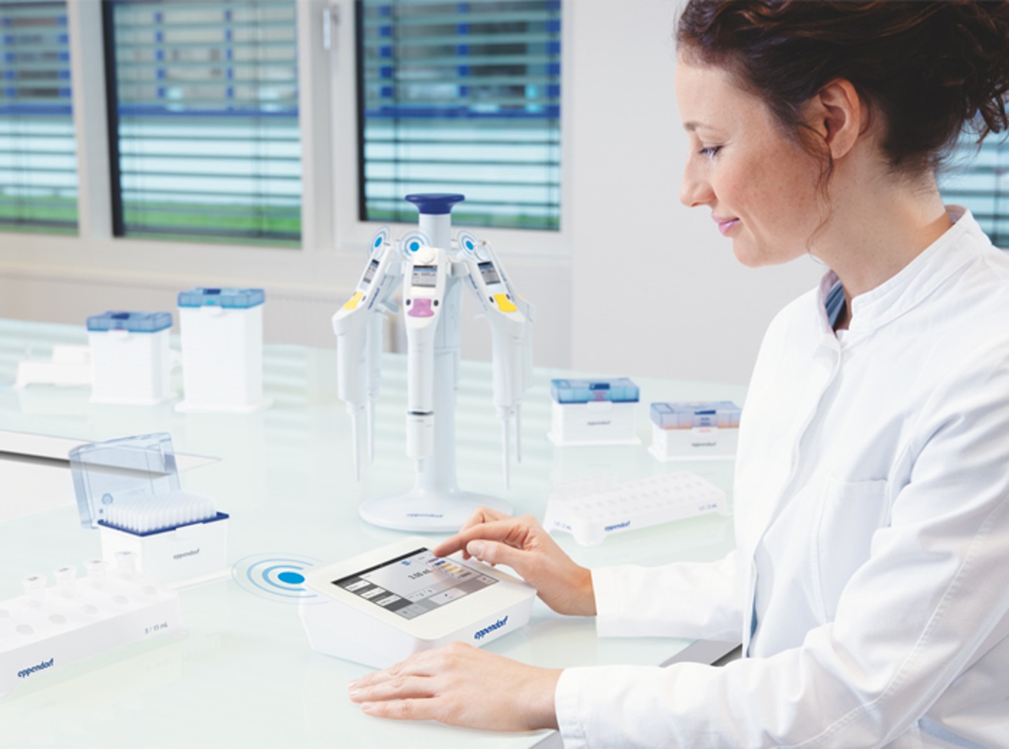 The lab manager enters pipetting parameters into VisioNize pipette manager.