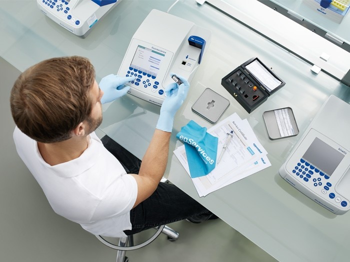 Eppendorf technician in photometer test