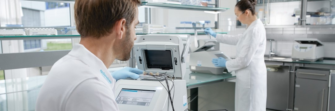 Eppendorf expert executing PCR maintenance service