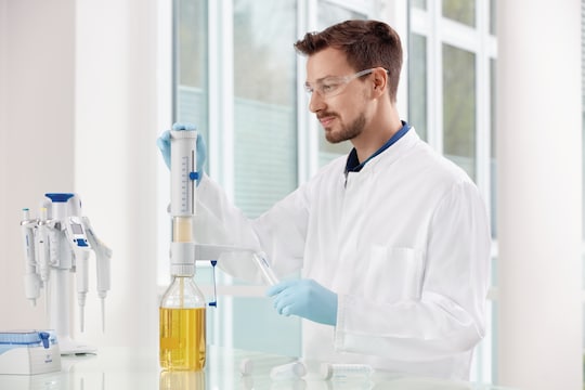 Bottle-top dispensers from Eppendorf | Varispenser® 2 & 2x