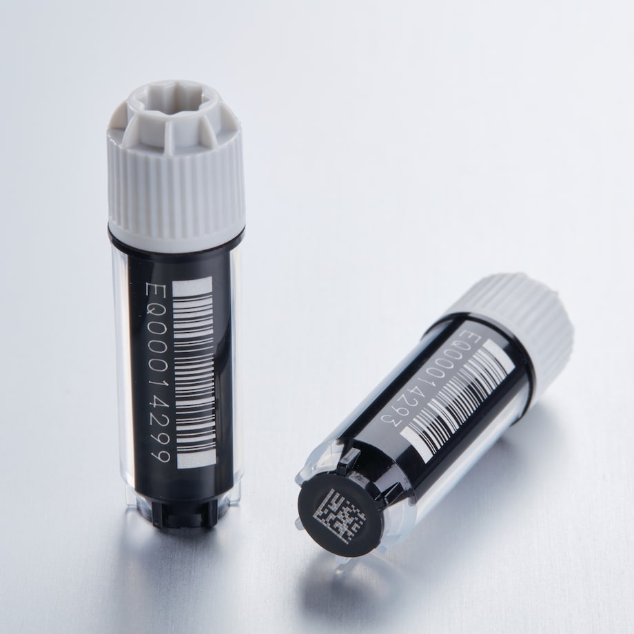 Eppendorf CryoStorage Vial with SafeCode: The code Barcoded Eppendorf CryoStorage Vial 2.0 mL for longterm storage within ULT freezer with 2 vials standing/ lying on the bench