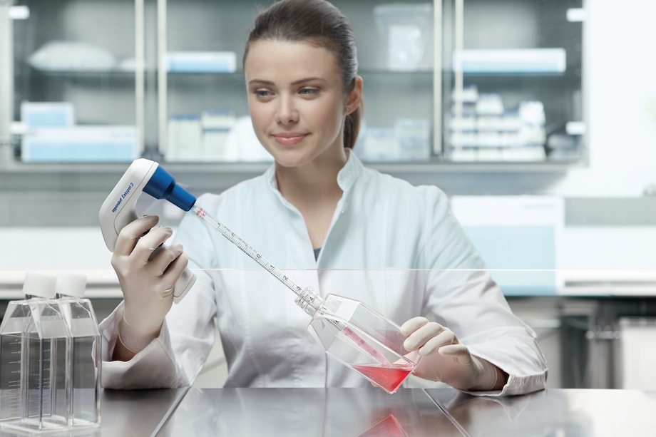 The Easypet® 3 uses with Eppendorf Serological Pipets in a cell culture lab The Easypet® 3 uses with Eppendorf Serological Pipets in a cell culture lab